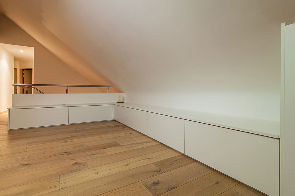 Maatkasten - Ingebouwde kast onder trap of dak